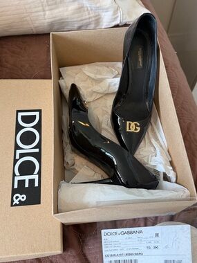 Dolce & Gabbana Black Patent Leather Pointed Toe Pumps with Gold DG Accent